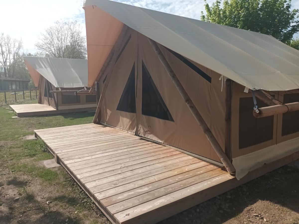 Tente Lodge Pour 5 Personnes En Bordure De La Riviere Allier Au Sein D'Un Petit Camping Saint-Yorre Kültér fotó