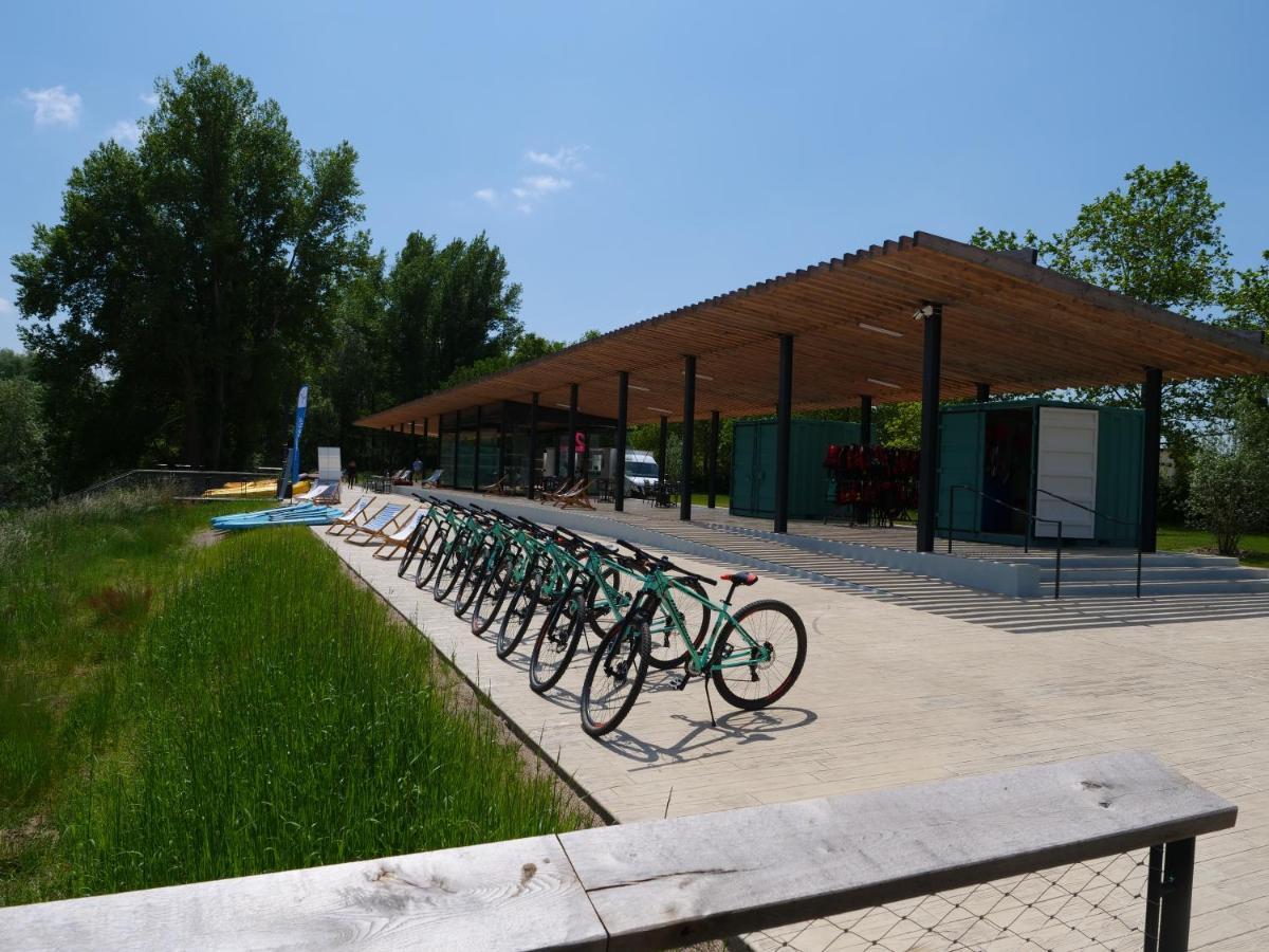 Tente Lodge Pour 5 Personnes En Bordure De La Riviere Allier Au Sein D'Un Petit Camping Saint-Yorre Kültér fotó